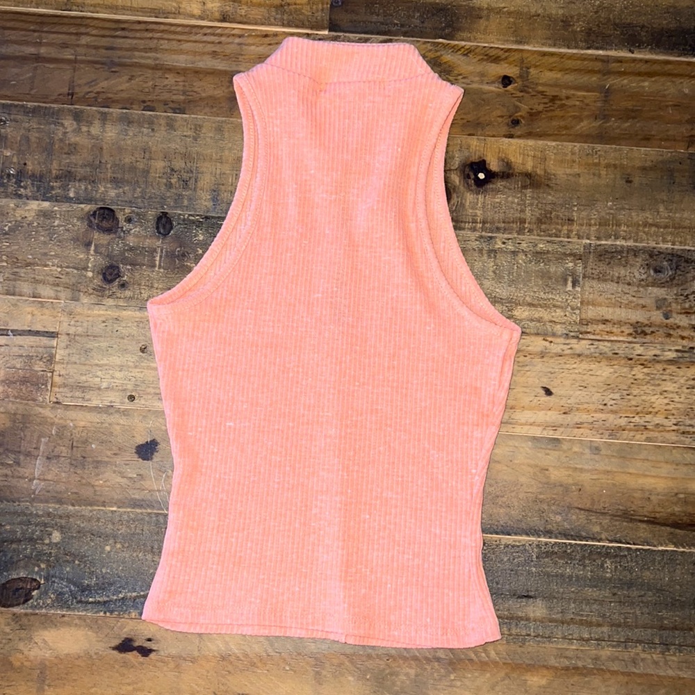 Keyhole Cropped Tank - Picture 5 of 5